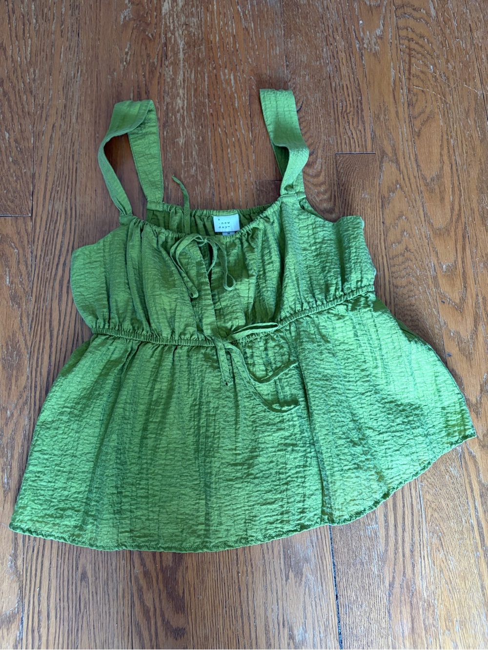 A New Day Green Crinkle Tie-Front Babydoll Tank Top Women's Medium